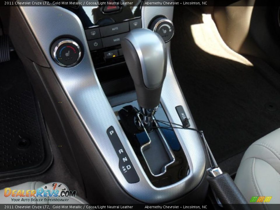 2011 Chevrolet Cruze LTZ Shifter Photo #10