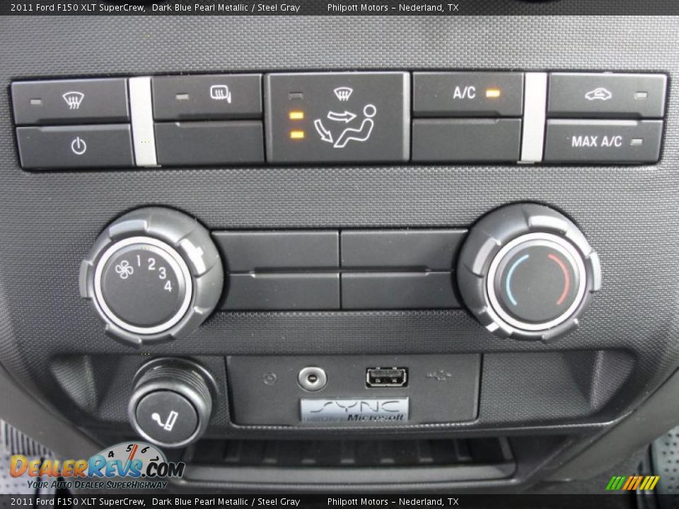Controls of 2011 Ford F150 XLT SuperCrew Photo #31