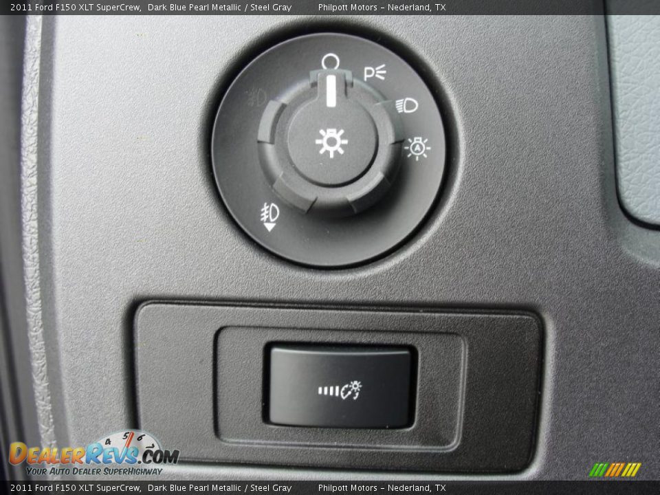Controls of 2011 Ford F150 XLT SuperCrew Photo #35