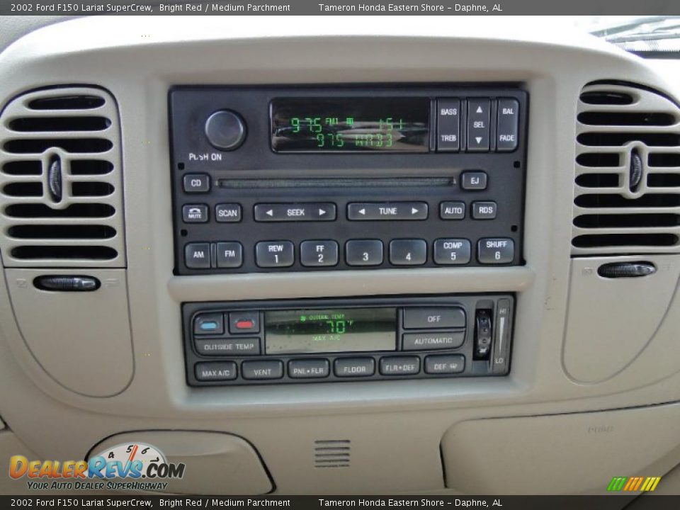 Controls of 2002 Ford F150 Lariat SuperCrew Photo #25