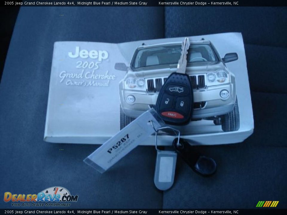 2005 Jeep Grand Cherokee Laredo 4x4 Midnight Blue Pearl / Medium Slate Gray Photo #29