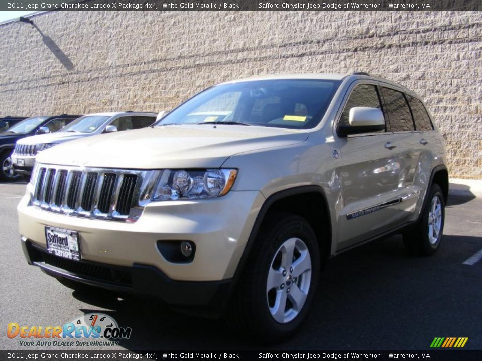 2011 Jeep Grand Cherokee Laredo X Package 4x4 White Gold Metallic / Black Photo #1