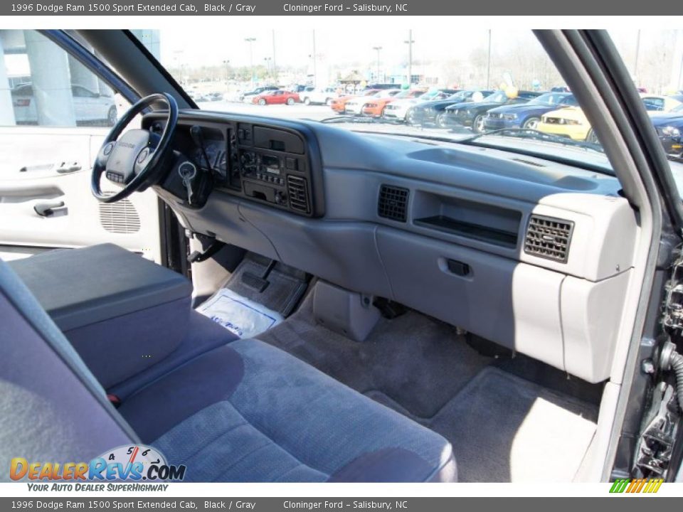 1996 Dodge Ram 1500 Sport Extended Cab Black / Gray Photo #12