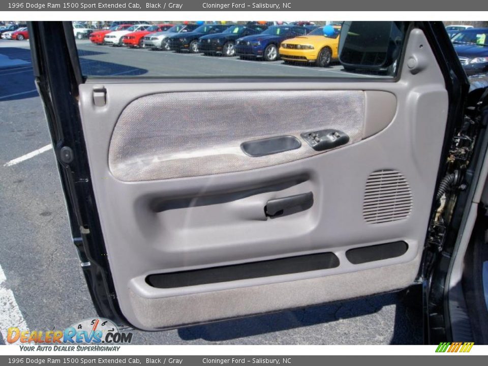 1996 Dodge Ram 1500 Sport Extended Cab Black / Gray Photo #20