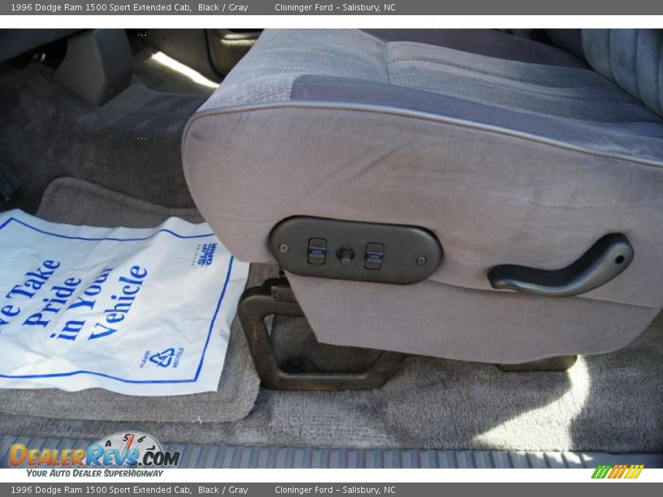 1996 Dodge Ram 1500 Sport Extended Cab Black / Gray Photo #21
