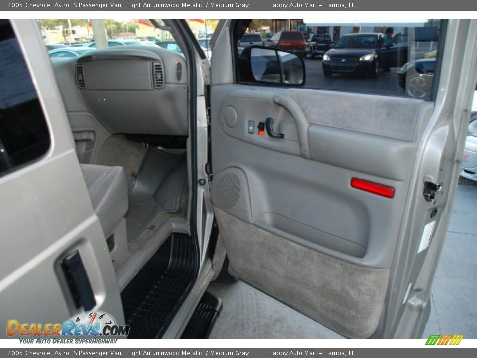 2005 Chevrolet Astro LS Passenger Van Light Autumnwood Metallic / Medium Gray Photo #19