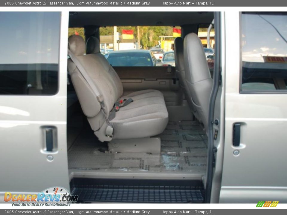 2005 Chevrolet Astro LS Passenger Van Light Autumnwood Metallic / Medium Gray Photo #22