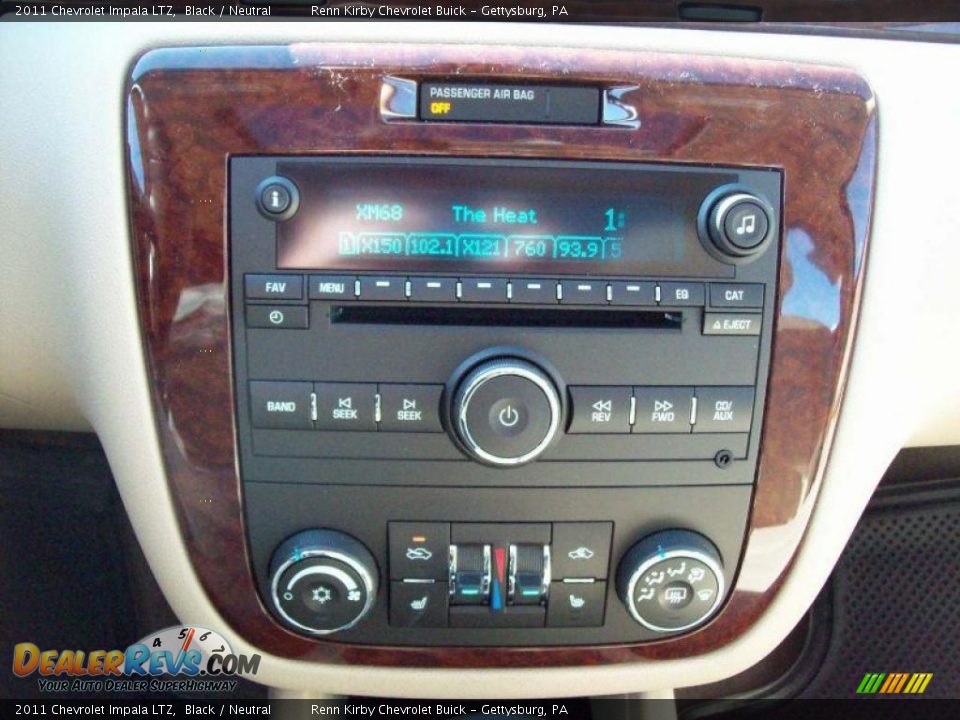 Controls of 2011 Chevrolet Impala LTZ Photo #7