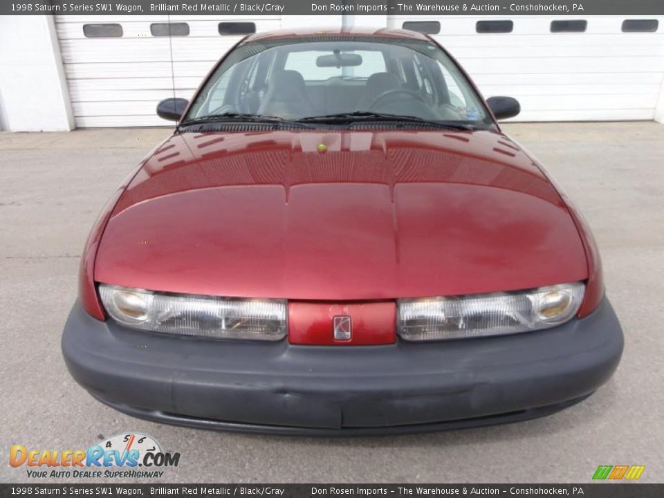 1998 Saturn S Series SW1 Wagon Brilliant Red Metallic / Black/Gray Photo #3