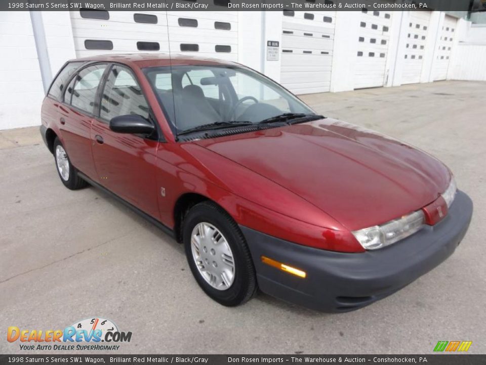 1998 Saturn S Series SW1 Wagon Brilliant Red Metallic / Black/Gray Photo #4