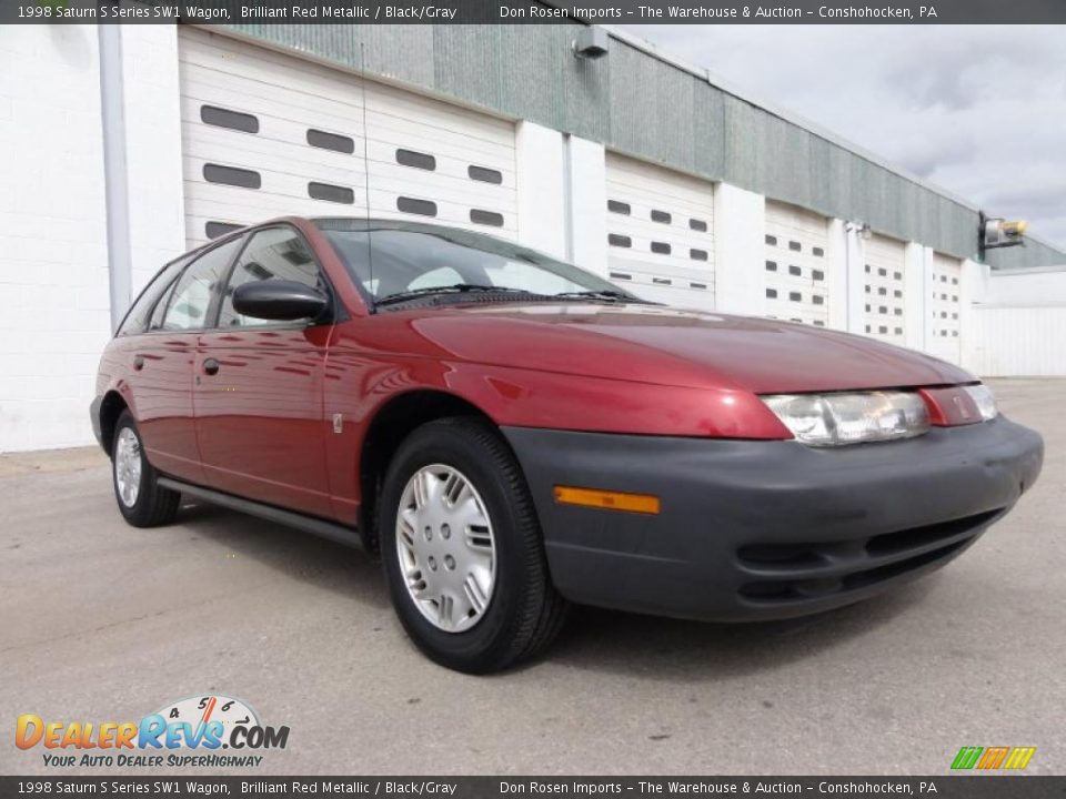 1998 Saturn S Series SW1 Wagon Brilliant Red Metallic / Black/Gray Photo #5