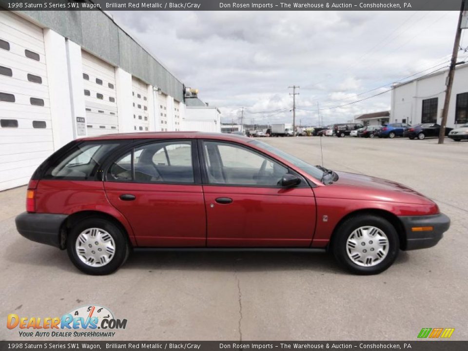 1998 Saturn S Series SW1 Wagon Brilliant Red Metallic / Black/Gray Photo #7