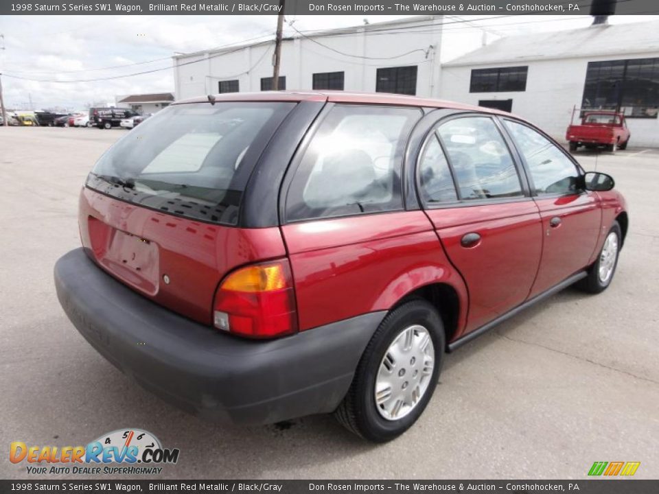 1998 Saturn S Series SW1 Wagon Brilliant Red Metallic / Black/Gray Photo #8