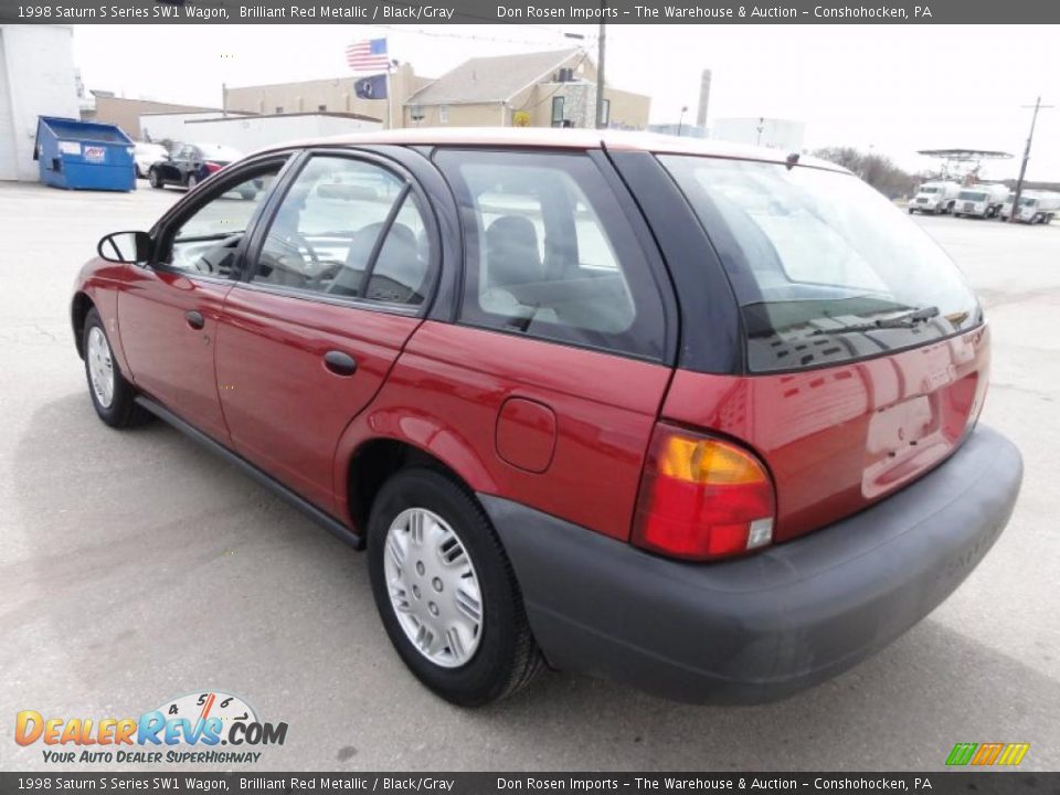 1998 Saturn S Series SW1 Wagon Brilliant Red Metallic / Black/Gray Photo #10