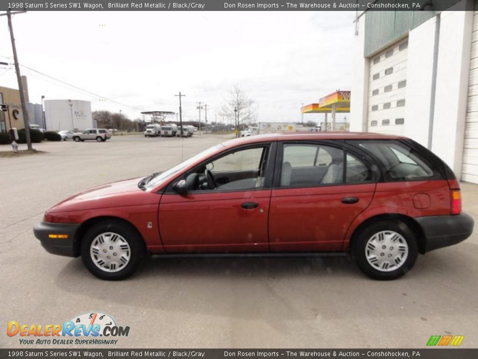 1998 Saturn S Series SW1 Wagon Brilliant Red Metallic / Black/Gray Photo #11