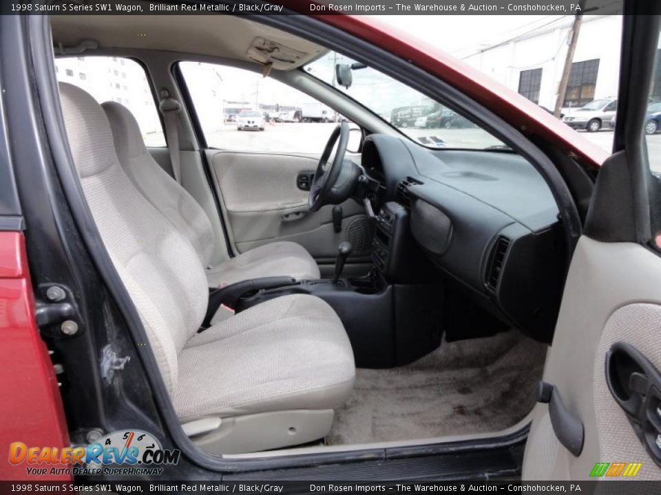 1998 Saturn S Series SW1 Wagon Brilliant Red Metallic / Black/Gray Photo #19