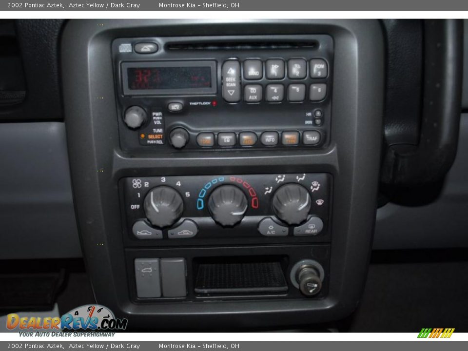 Controls of 2002 Pontiac Aztek  Photo #30