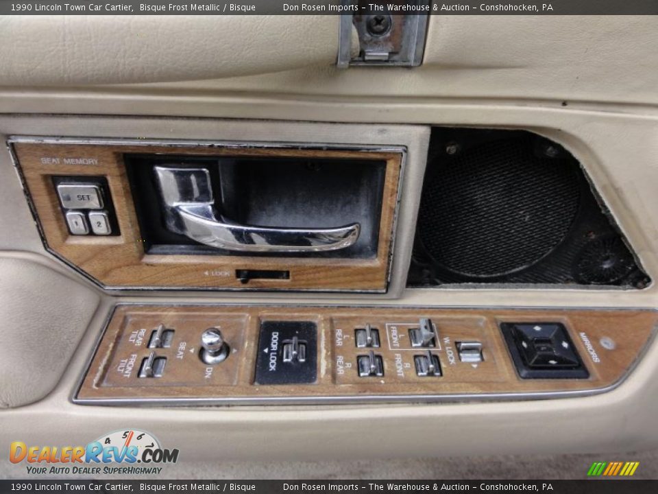 Controls of 1990 Lincoln Town Car Cartier Photo #15