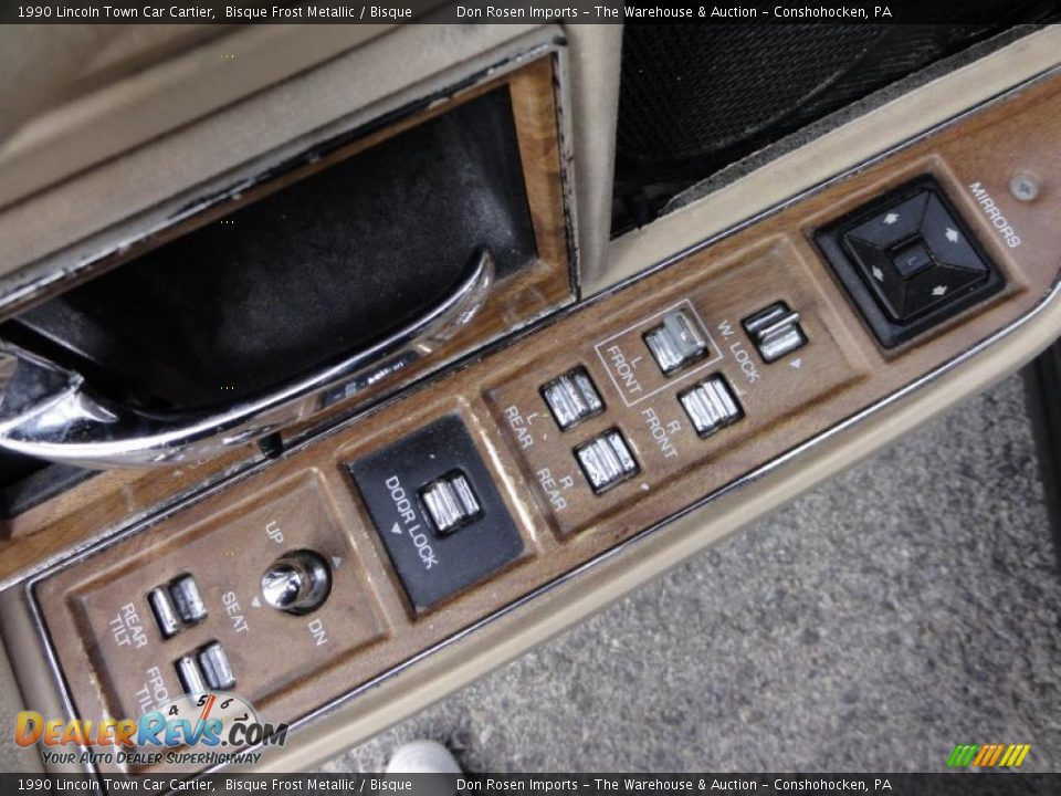 Controls of 1990 Lincoln Town Car Cartier Photo #16