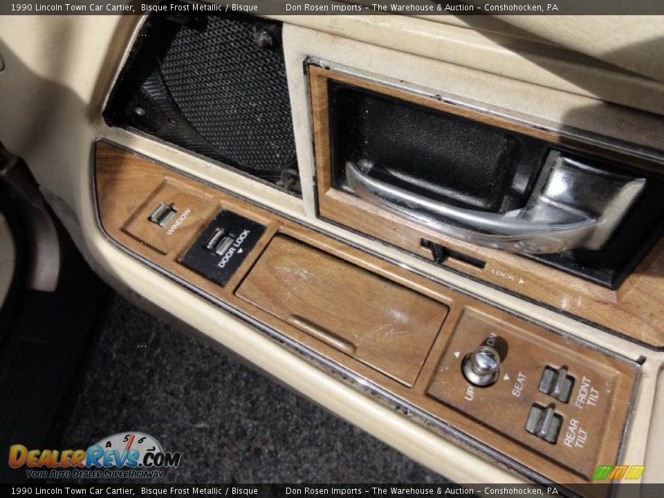 Controls of 1990 Lincoln Town Car Cartier Photo #23