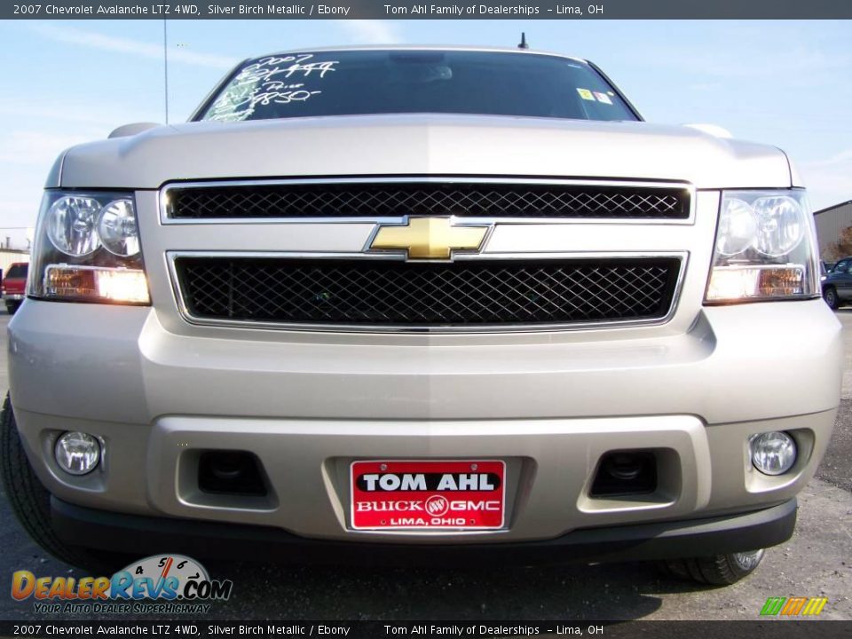 2007 Chevrolet Avalanche LTZ 4WD Silver Birch Metallic / Ebony Photo #3