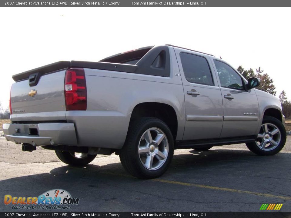 2007 Chevrolet Avalanche LTZ 4WD Silver Birch Metallic / Ebony Photo #4
