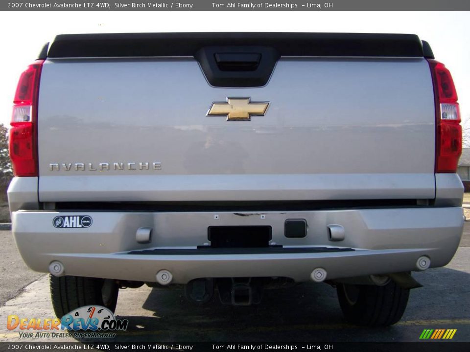 2007 Chevrolet Avalanche LTZ 4WD Silver Birch Metallic / Ebony Photo #6