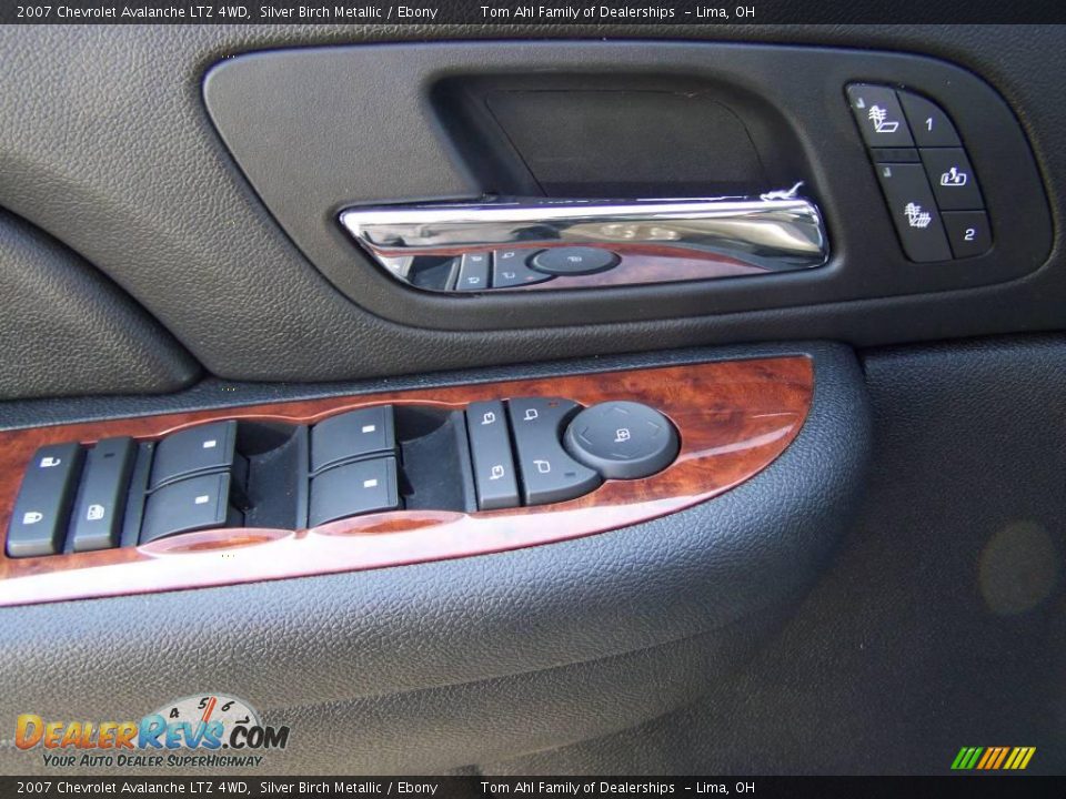 2007 Chevrolet Avalanche LTZ 4WD Silver Birch Metallic / Ebony Photo #11