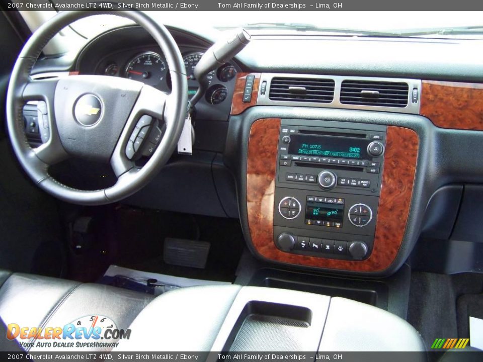 2007 Chevrolet Avalanche LTZ 4WD Silver Birch Metallic / Ebony Photo #15
