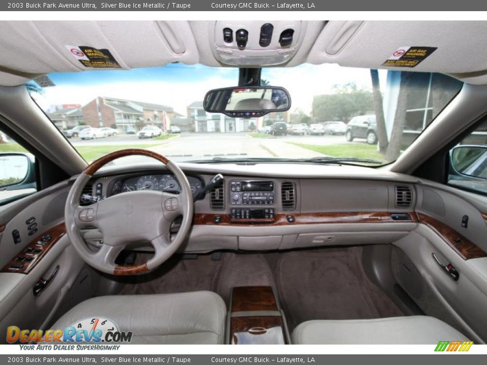 Dashboard of 2003 Buick Park Avenue Ultra Photo 9