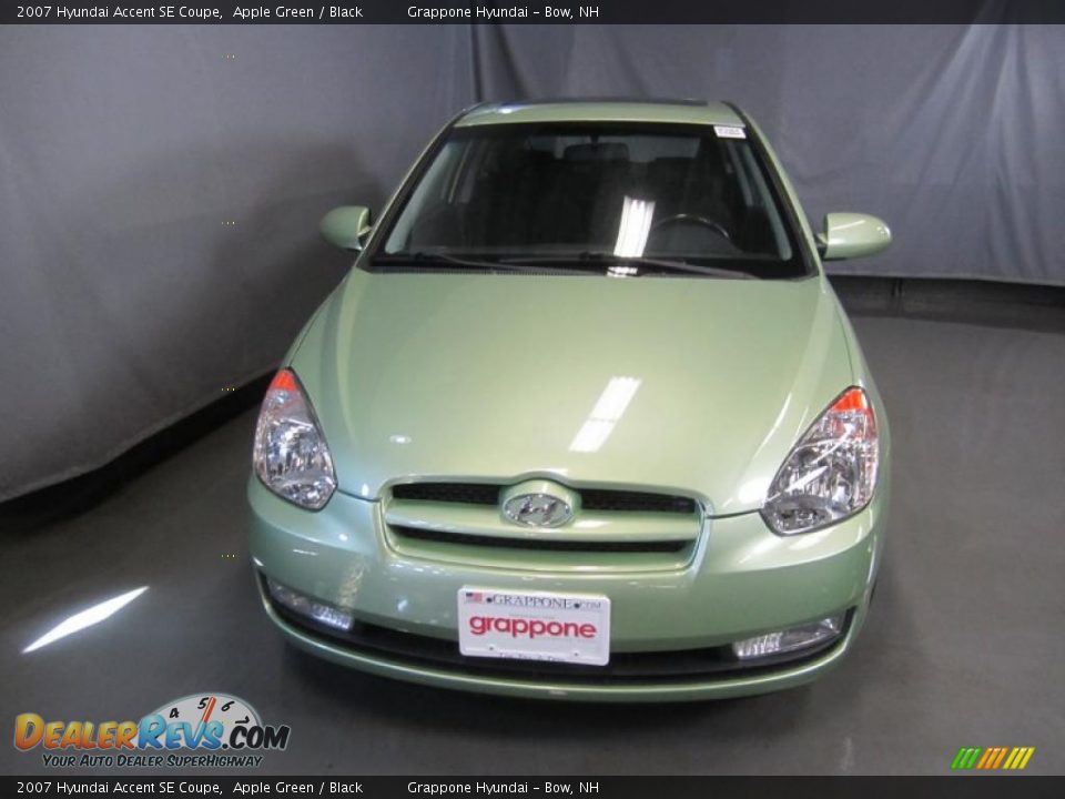 2007 Hyundai Accent SE Coupe Apple Green / Black Photo #2