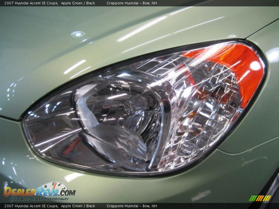 2007 Hyundai Accent SE Coupe Apple Green / Black Photo #4