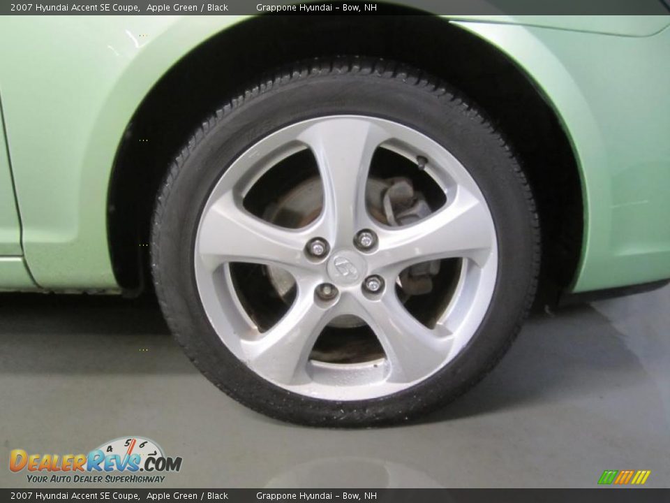 2007 Hyundai Accent SE Coupe Apple Green / Black Photo #18