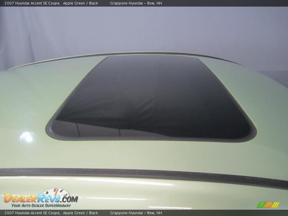 Sunroof of 2007 Hyundai Accent SE Coupe Photo #19