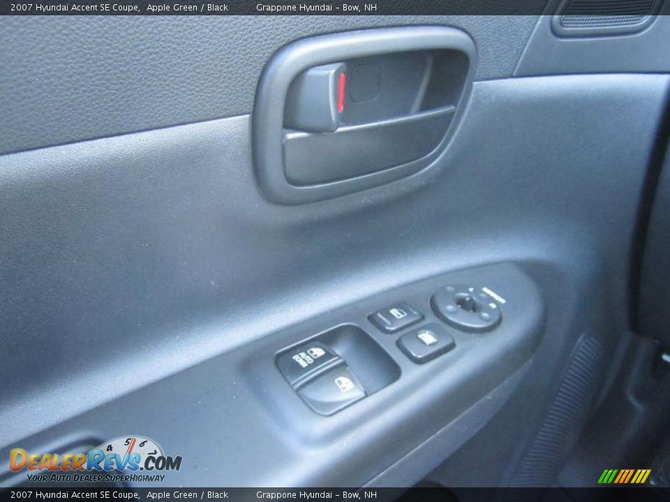 2007 Hyundai Accent SE Coupe Apple Green / Black Photo #24
