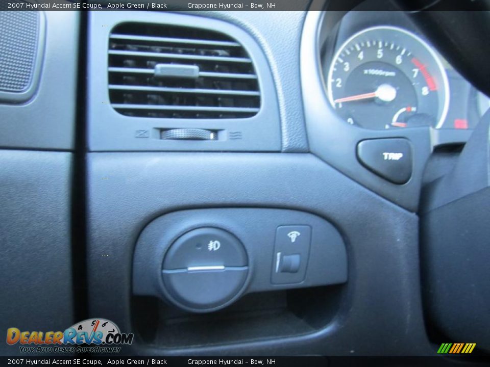 2007 Hyundai Accent SE Coupe Apple Green / Black Photo #25
