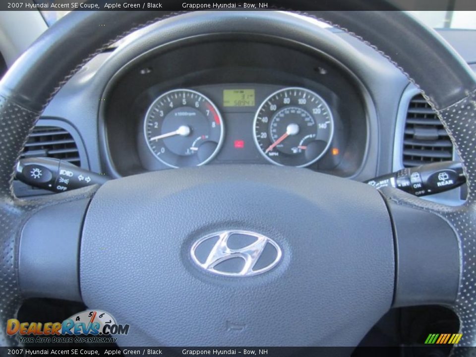 2007 Hyundai Accent SE Coupe Apple Green / Black Photo #26