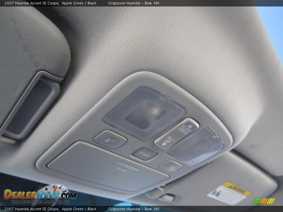 2007 Hyundai Accent SE Coupe Apple Green / Black Photo #29