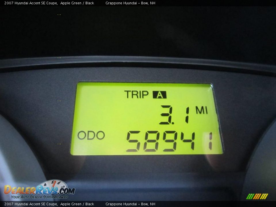 2007 Hyundai Accent SE Coupe Apple Green / Black Photo #31