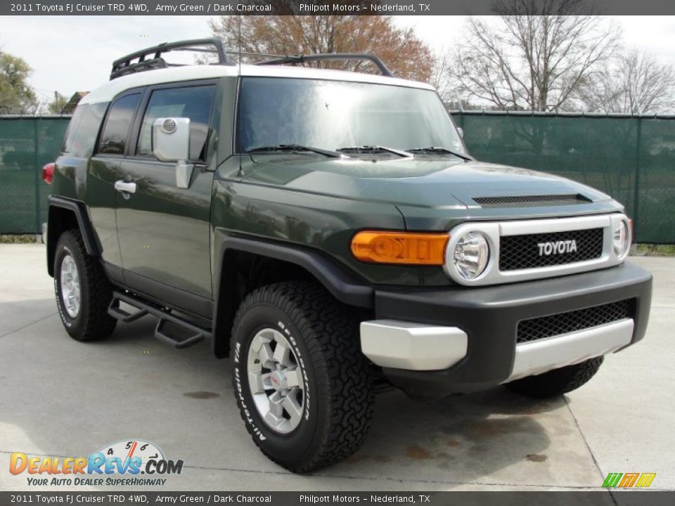Front 3/4 View of 2011 Toyota FJ Cruiser TRD 4WD Photo #1