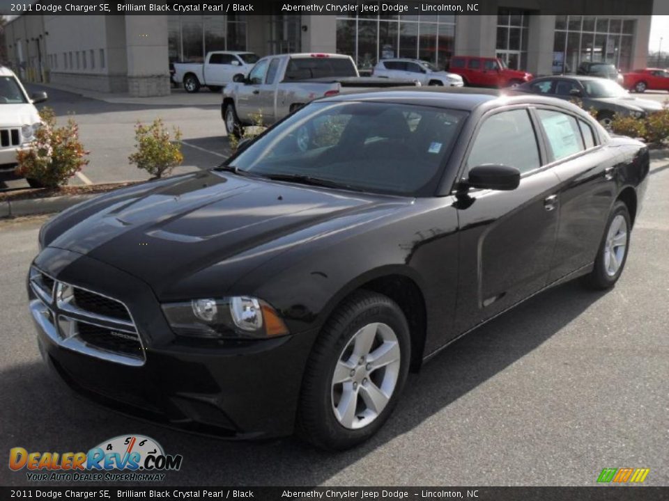Front 3/4 View of 2011 Dodge Charger SE Photo #1