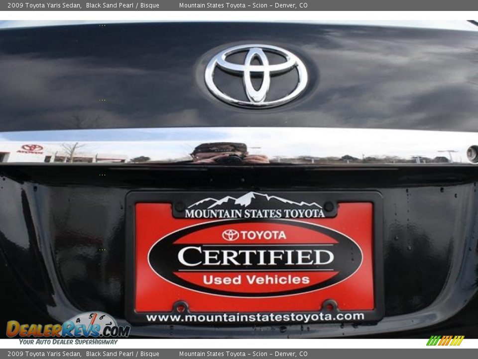 2009 Toyota Yaris Sedan Black Sand Pearl / Bisque Photo #27