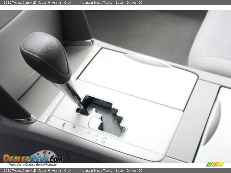 2010 Toyota Camry LE Super White / Ash Gray Photo #22