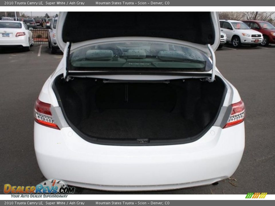 2010 Toyota Camry LE Super White / Ash Gray Photo #26
