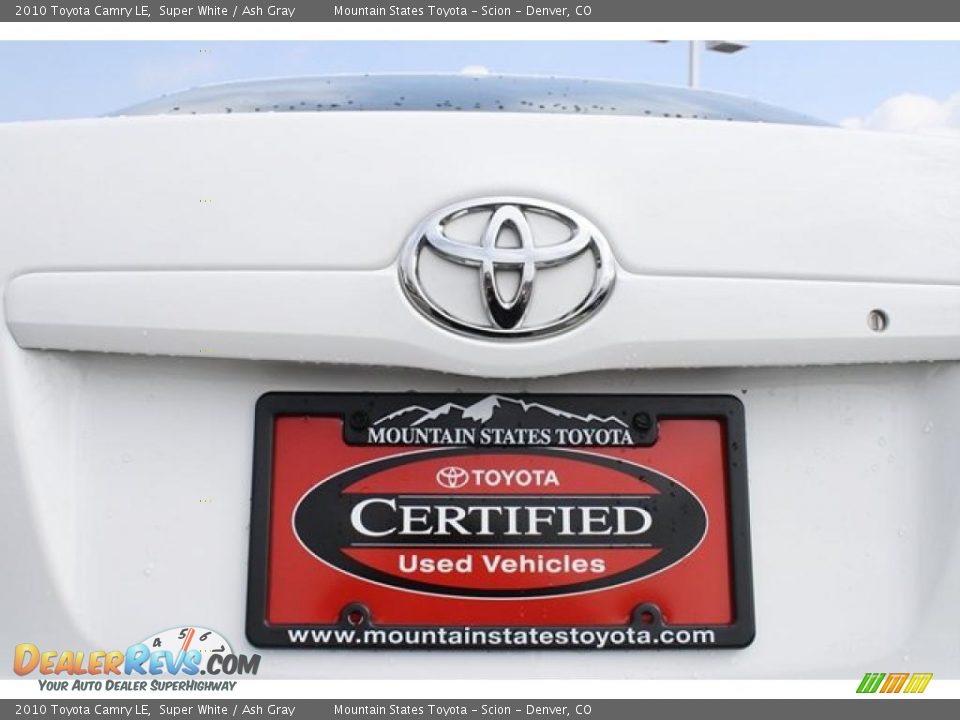2010 Toyota Camry LE Super White / Ash Gray Photo #27