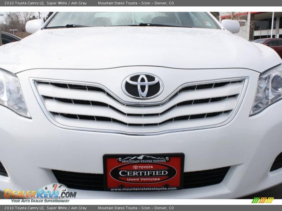 2010 Toyota Camry LE Super White / Ash Gray Photo #29