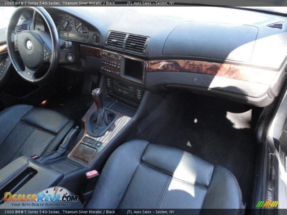 Dashboard of 2000 BMW 5 Series 540i Sedan Photo #12