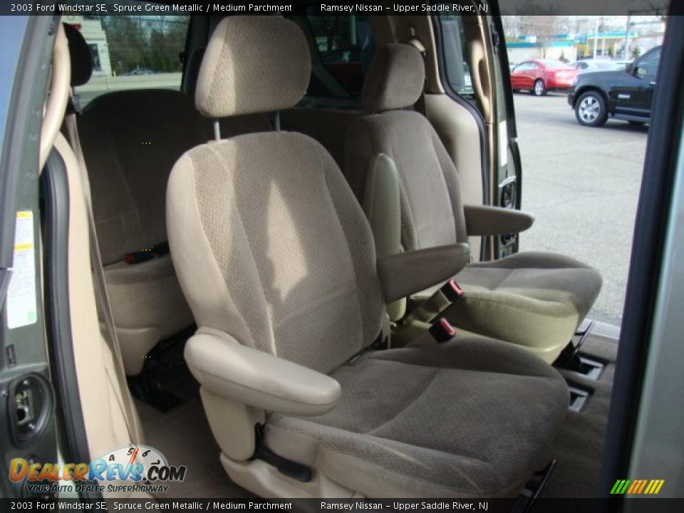 Medium Parchment Interior - 2003 Ford Windstar SE Photo #24