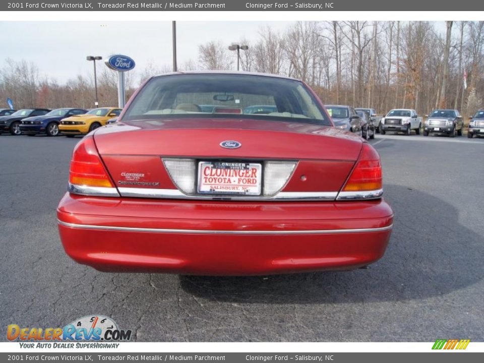 2001 Ford Crown Victoria LX Toreador Red Metallic / Medium Parchment Photo #4