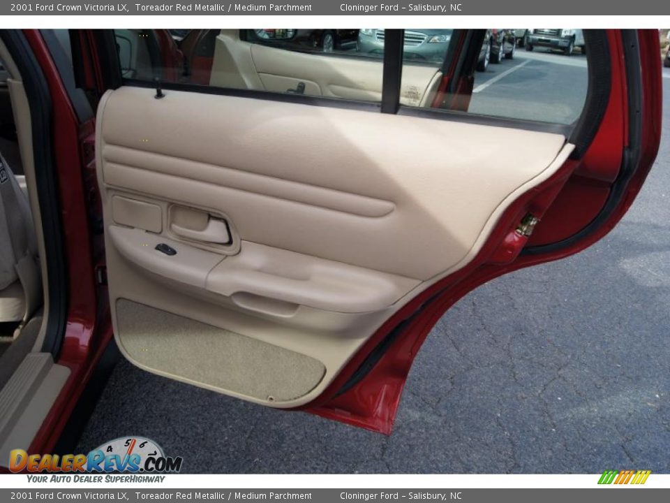 Door Panel of 2001 Ford Crown Victoria LX Photo #12